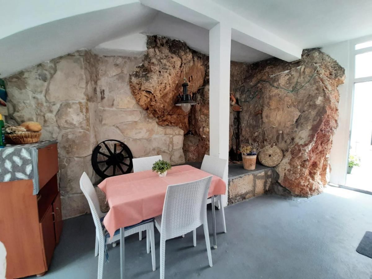 Doris * Gradac (Split-Dalmatia)