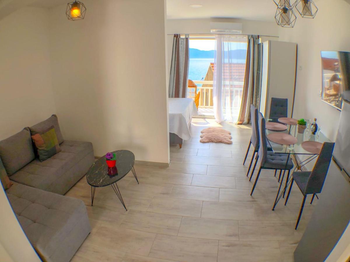 Doris Gradac (Split-Dalmatia)